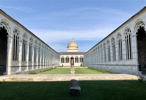  Campo Santo di Pisa: Spokój w cieniuHistogramu i cudów średniowiecza!